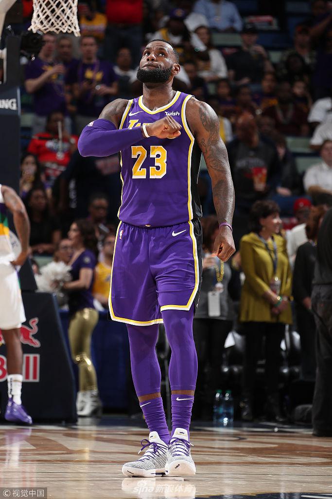 詹姆斯在比赛中