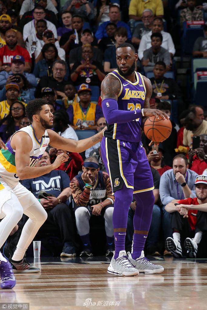 詹姆斯伺机而动