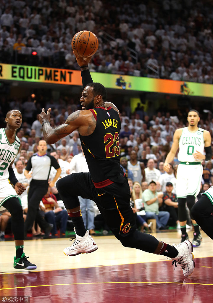 詹姆斯接球