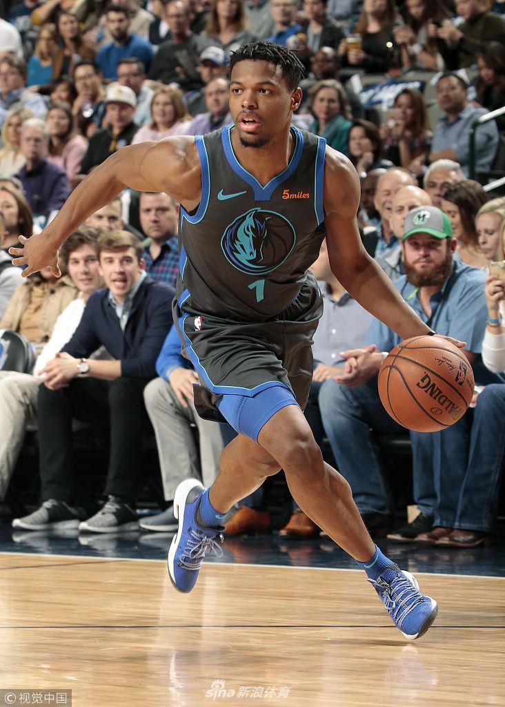 小史密斯持球推进