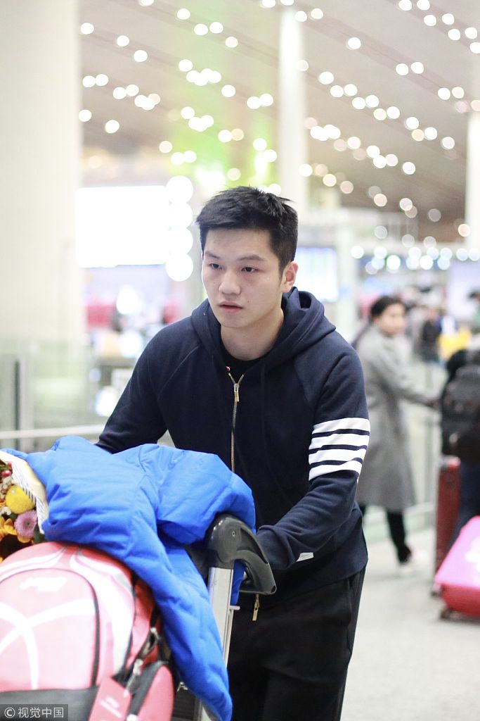 王皓率樊振东林高远回国抵京