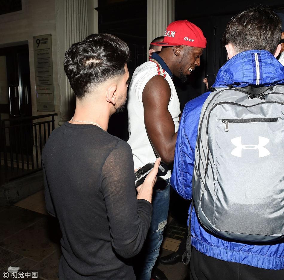 博尔特夜店狂欢结账险发生冲突