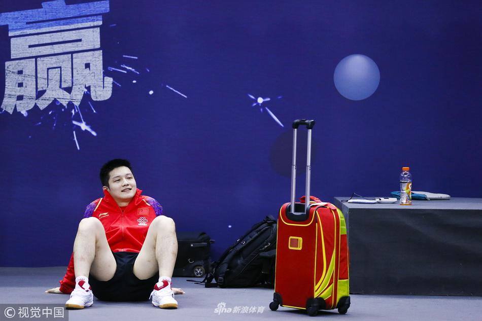 直通赛李晓霞任解说嘉宾刘国梁观战