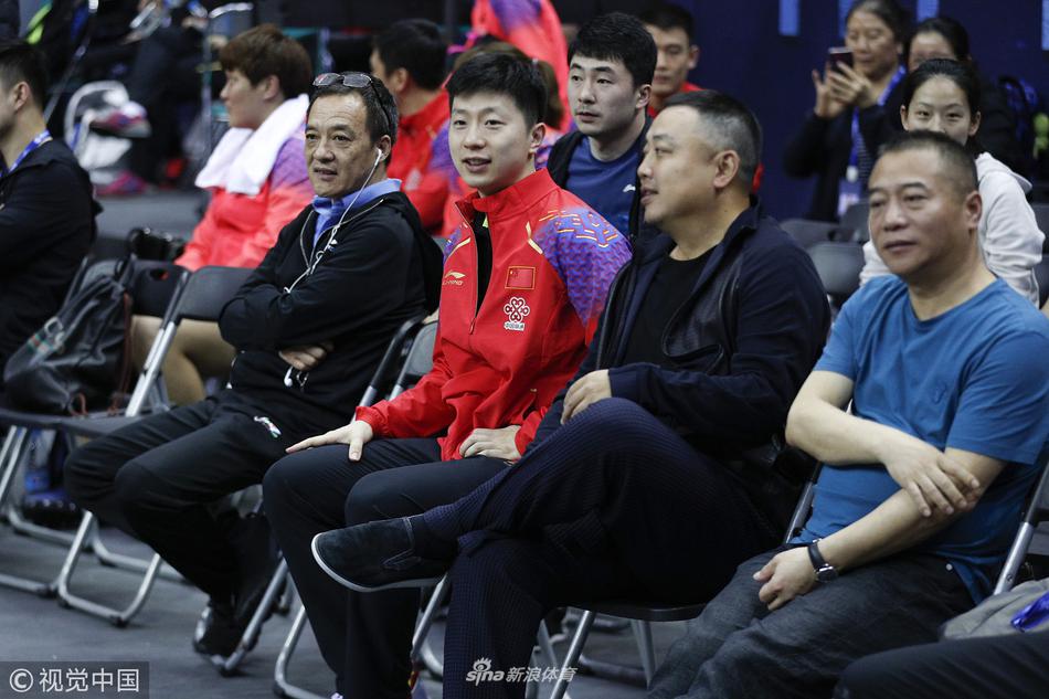 直通赛马龙刘国梁场边热聊