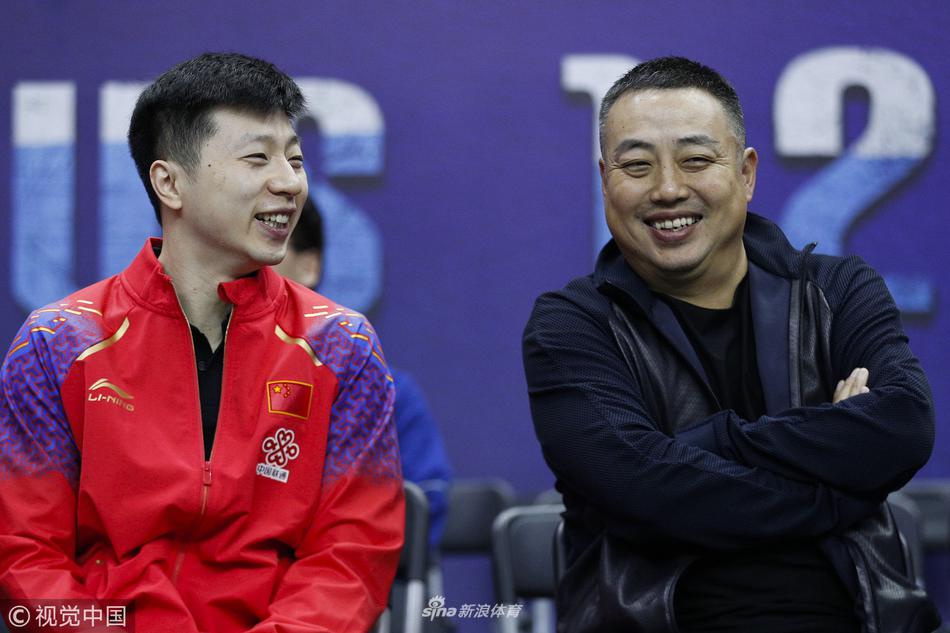 直通赛马龙刘国梁场边热聊