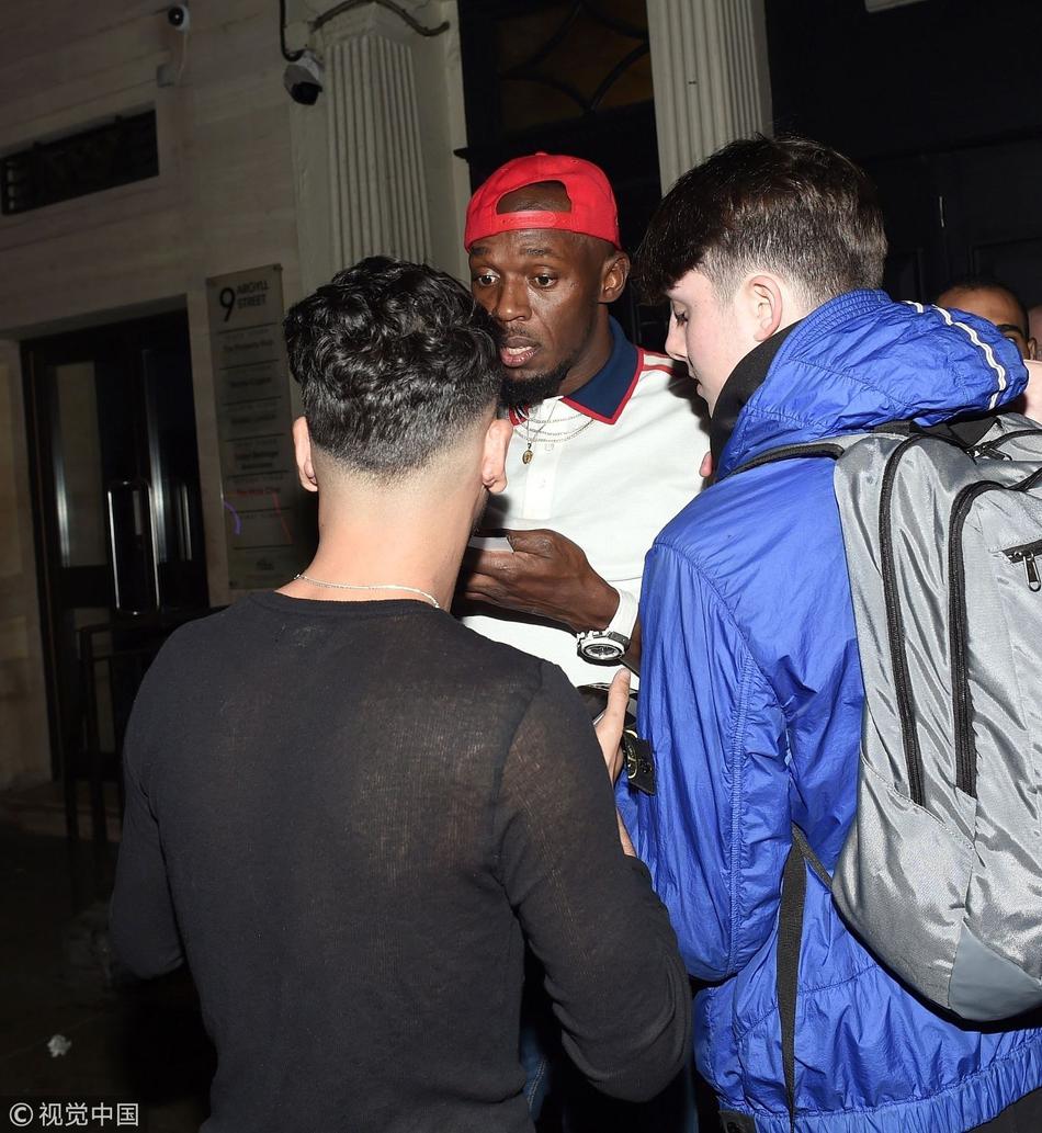 博尔特夜店狂欢结账险发生冲突