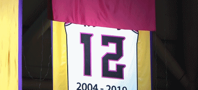 杨鸣球衣退役!再见了12号