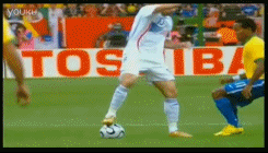 艺术足球！齐达内神级过人