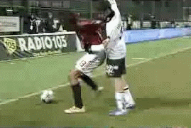 裁判，他吹球了