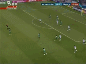 梅西18岁时就逆天！过人太残暴