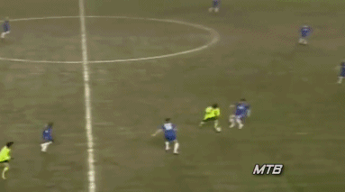 梅西18岁时就逆天！过人太残暴