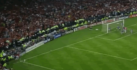 经典！贝克汉姆导弹式长传球