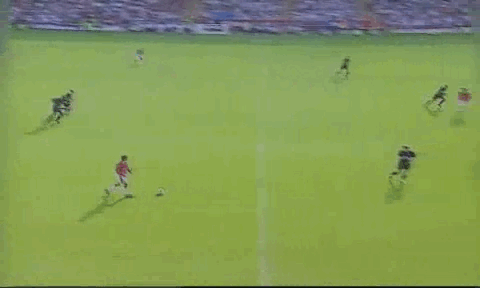 经典！贝克汉姆导弹式长传球