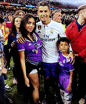 甜！C罗乔治娜甜蜜秀恩爱瞬间