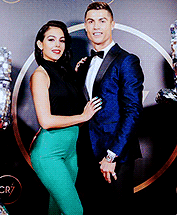 甜！C罗乔治娜甜蜜秀恩爱瞬间