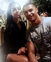 甜！C罗乔治娜甜蜜秀恩爱瞬间