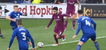 惊了！曼城大将脚踝被铲成L形