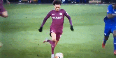 惊了！曼城大将脚踝被铲成L形