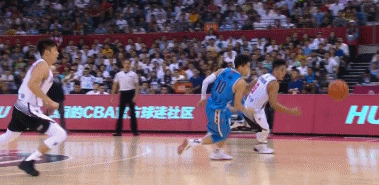 刘晓宇眉骨摔裂血流满面