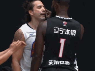 芬森首秀准三双 险些爆冲突