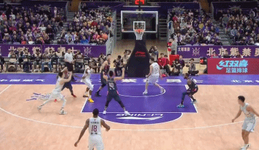 王子瑞与赵睿对抗后受伤