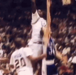 扣坏篮筐统治攻防！大学时期的大鲨鱼你见过吗？