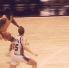 扣坏篮筐统治攻防！大学时期的大鲨鱼你见过吗？