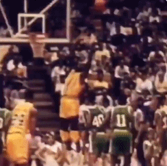 扣坏篮筐统治攻防！大学时期的大鲨鱼你见过吗？