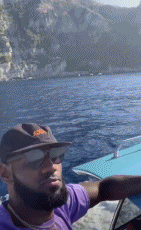 魔兽浓眉领衔湖人众将练得热火朝天！同时詹皇却在……