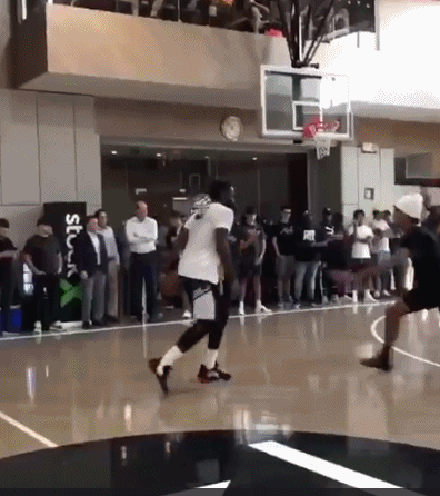 饼皇看了会沉默！哈登今夏最疯狂的喂饼表演 奉献给了湖人中锋