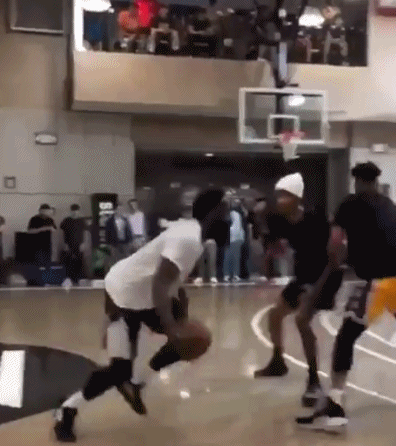 饼皇看了会沉默！哈登今夏最疯狂的喂饼表演 奉献给了湖人中锋