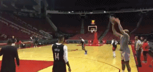 火箭训练营首日精彩瞬间 威少全程乐开花 哈登秀后撤步三分