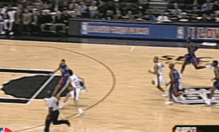 背后拉球上篮打成2+1