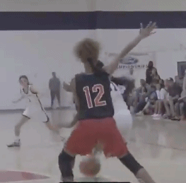 科比执教兰多夫督战！俩闺女联手大胜 率曼巴队杀进决赛