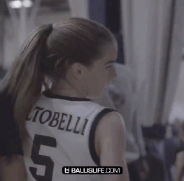 科比执教兰多夫督战！俩闺女联手大胜 率曼巴队杀进决赛