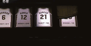 吉诺比利球衣正式退役！