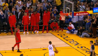 人类扣飞精华！生死球库里扣篮玩砸了 来回顾金州拉文黑历史