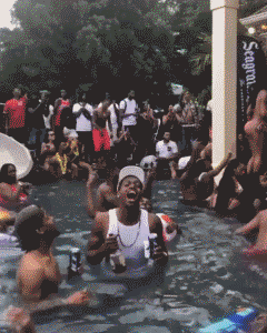 车里和6大网红狂欢！私人派对美女如云！路威让宅男恨疯了