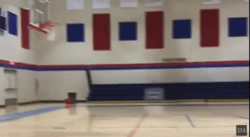 1、罚球线起跳扣篮