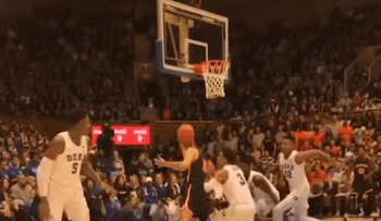 4、头撞篮板盖帽