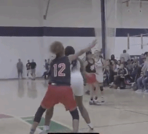 科比执教兰多夫督战！俩闺女联手大胜 率曼巴队杀进决赛