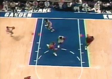 “历史第1主帅”打球啥水平?隔扣巅峰湖人!刺穿公牛王朝整条防线!