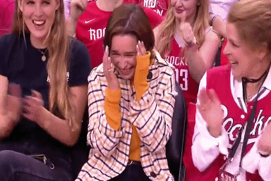 《权游》主演现身火箭主场！这么性感的龙妈你见过吗？