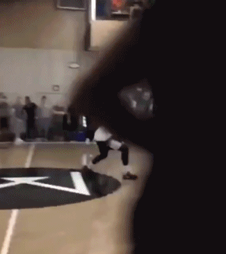 饼皇看了会沉默！哈登今夏最疯狂的喂饼表演 奉献给了湖人中锋