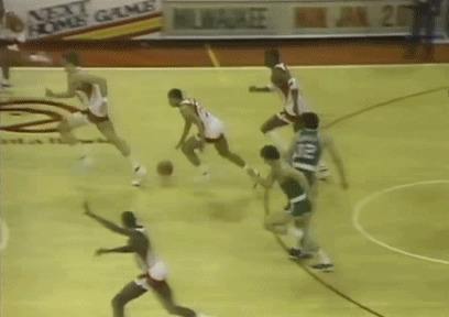 “历史第1主帅”打球啥水平?隔扣巅峰湖人!刺穿公牛王朝整条防线!