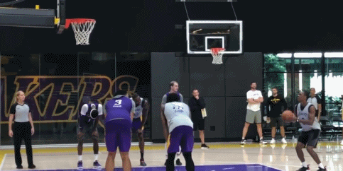 湖人5V5对抗赛浓眉打服魔兽！詹姆斯超远三分绝平！隆多反绝杀！