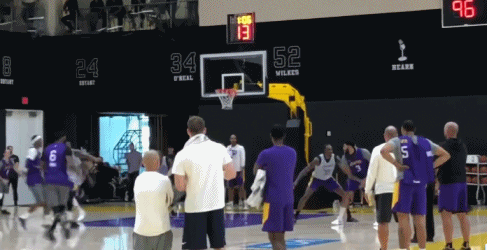 湖人5V5对抗赛浓眉打服魔兽！詹姆斯超远三分绝平！隆多反绝杀！