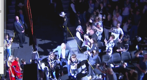 吉诺比利球衣退役仪式动情瞬间 邓肯摸头杀波波含着泪大笑