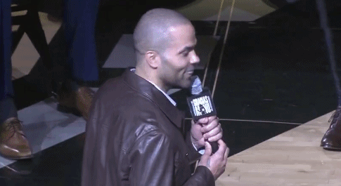 吉诺比利球衣退役仪式动情瞬间 邓肯摸头杀波波含着泪大笑