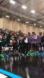 手掌比浓眉宽！臂展比库里长！17岁美国第一女扣将扣篮大赛夺冠